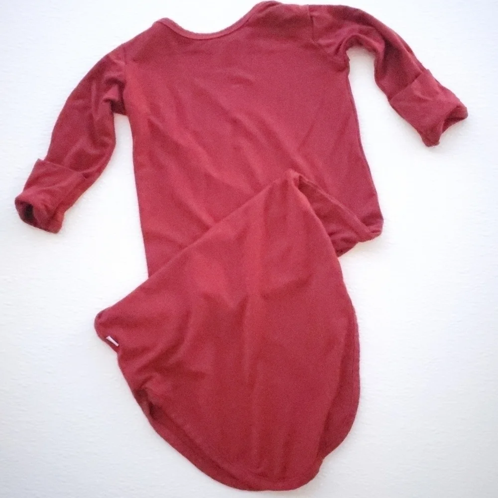 joss + j 2 Piece Knotted Sleeping Gown & Hat Set Maroon Solid Baby 0-3 Months